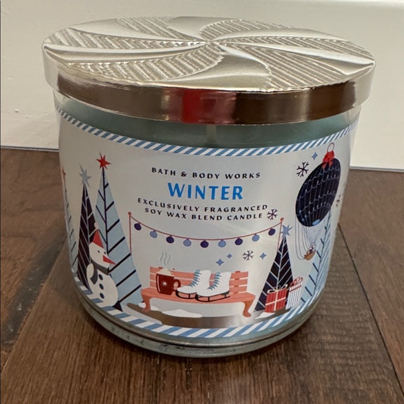 Bath and Body Works Winter 3 wick candle - Picture 2 of 3